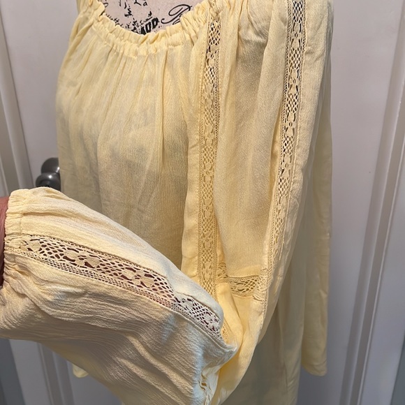 Philosophy yellow, long sleeve & lace embellish top elastic neck & cuff SZ L NWT - Picture 2 of 6